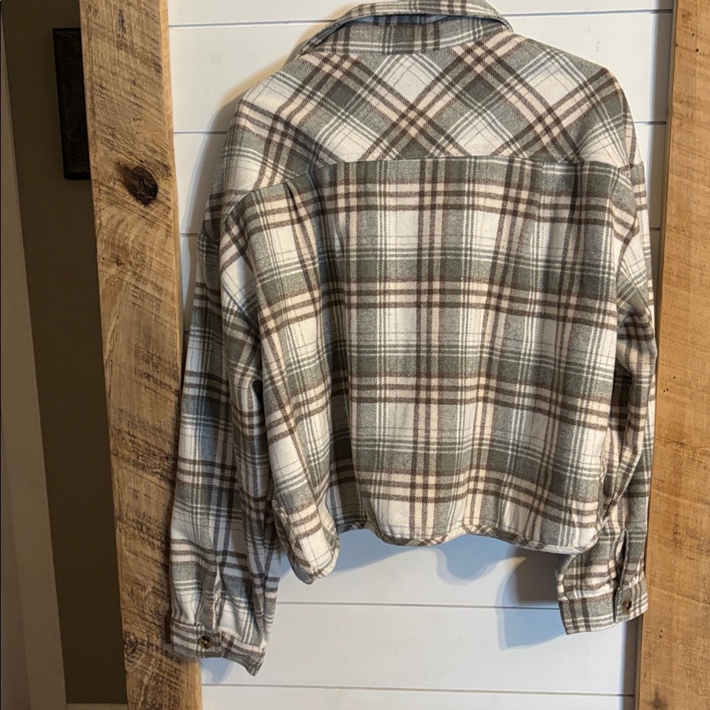 Butter Melon Cropped, Flannel Shacket Jacket Size Large Never Worn View 5